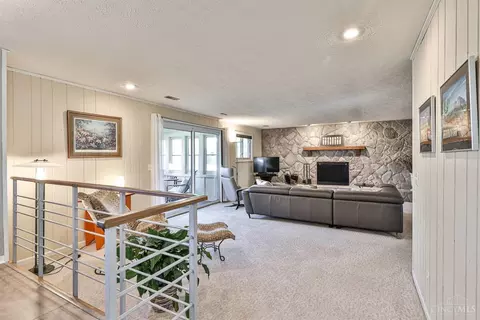 Living - 9591 Heather Ct, Blue Ash, OH 45242 photo 4 of 8