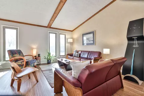 Living - 9591 Heather Ct, Blue Ash, OH 45242 photo 3 of 8
