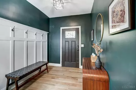 Entry Way - 3580 Lilac Ave, Cincinnati, OH 45208 photo 1 of 4