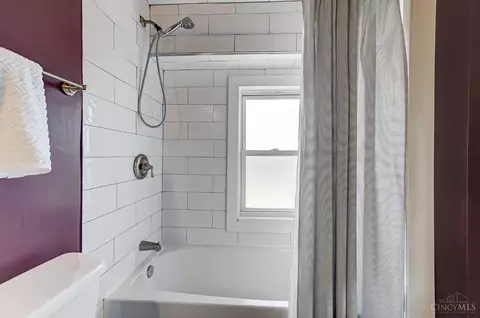 Bath - 3580 Lilac Ave, Cincinnati, OH 45208 photo 3 of 6
