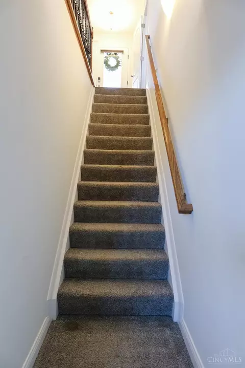 Entry Way - 676 Smiley Ave, Springdale, OH 45246 photo 2 of 2