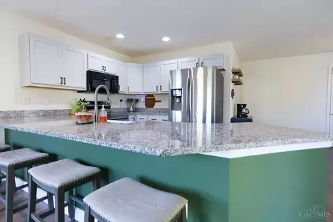Kitchen - 676 Smiley Ave, Springdale, OH 45246 photo 2 of 4