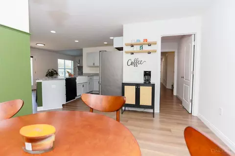 Dining - 676 Smiley Ave, Springdale, OH 45246 photo 2 of 2