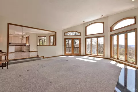 Living - 7379 Southpointe Dr, Cincinnati, OH 45233 photo 4 of 8