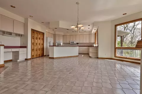 Kitchen - 7379 Southpointe Dr, Cincinnati, OH 45233 photo 5 of 6