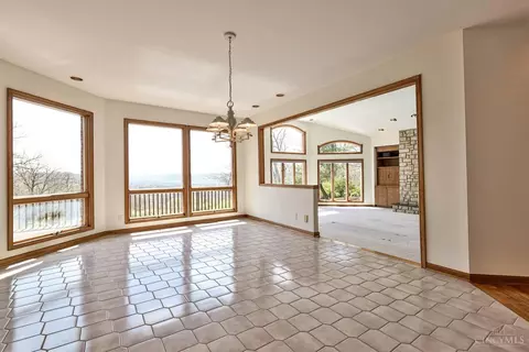 Living - 7379 Southpointe Dr, Cincinnati, OH 45233 photo 6 of 8