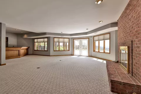 Living - 7379 Southpointe Dr, Cincinnati, OH 45233 photo 7 of 8