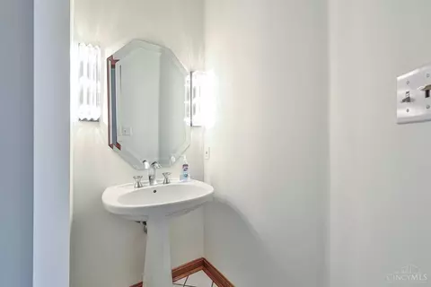 Bath - 7379 Southpointe Dr, Cincinnati, OH 45233 photo 1 of 7