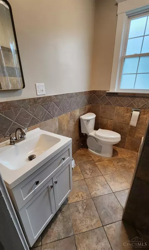 Bath - 1209 Third St, Reading, OH 45215 photo 1 of 4