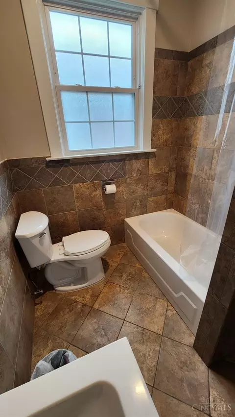 Bath - 1209 Third St, Reading, OH 45215 photo 2 of 4