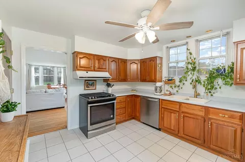 Kitchen - 3319 Cheviot Ave, Cincinnati, OH 45211 photo 3 of 3