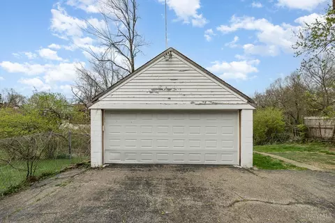 Exterior - 3319 Cheviot Ave, Cincinnati, OH 45211 photo 8 of 9