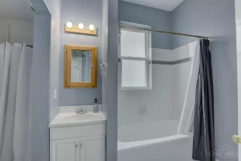 Bath - 3732 Applegate Ave, Cheviot, OH 45211 photo 1 of 1