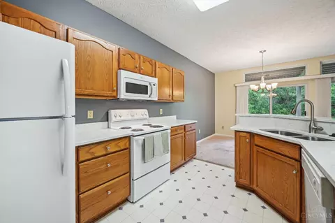 7826 Gapstow Brg, Cincinnati, OH 45231 photo 11