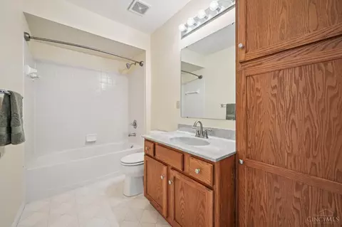 7826 Gapstow Brg, Cincinnati, OH 45231 photo 18