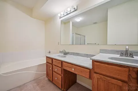 7826 Gapstow Brg, Cincinnati, OH 45231 photo 23
