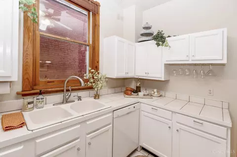 259 Emming St, Cincinnati, OH 45219 photo 13
