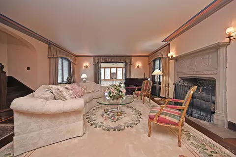 Living - 3934 Leyman Dr, Cincinnati, OH 45229 photo 2 of 5