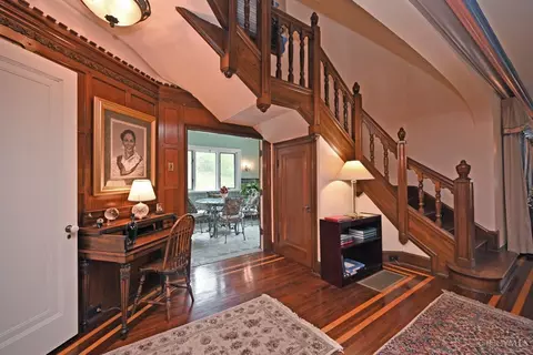 Entry Way - 3934 Leyman Dr, Cincinnati, OH 45229 photo 2 of 8