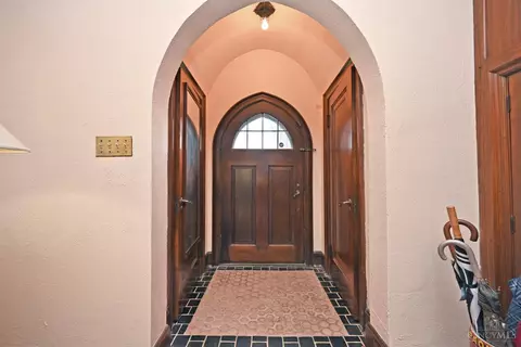 Entry Way - 3934 Leyman Dr, Cincinnati, OH 45229 photo 1 of 8