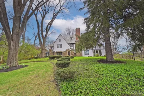 Exterior - 3934 Leyman Dr, Cincinnati, OH 45229 photo 3 of 26