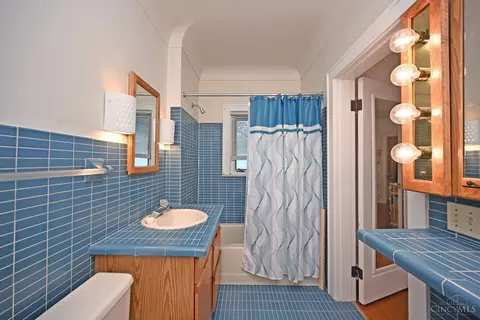Bath - 3934 Leyman Dr, Cincinnati, OH 45229 photo 5 of 7
