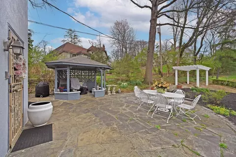 Exterior - 3934 Leyman Dr, Cincinnati, OH 45229 photo 11 of 26