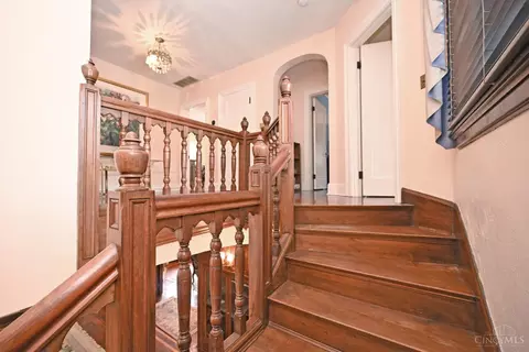 Entry Way - 3934 Leyman Dr, Cincinnati, OH 45229 photo 5 of 8