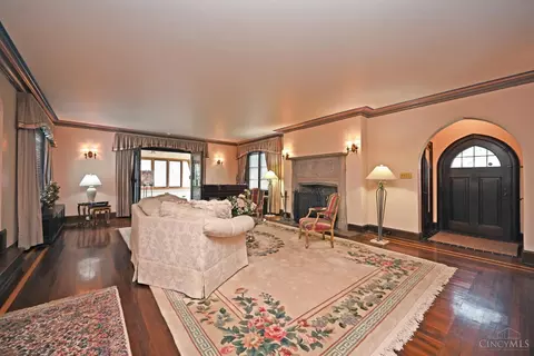 Living - 3934 Leyman Dr, Cincinnati, OH 45229 photo 3 of 5