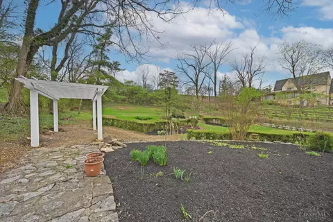Exterior - 3934 Leyman Dr, Cincinnati, OH 45229 photo 14 of 26