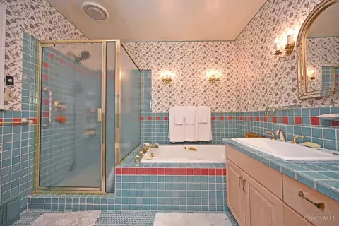 Bath - 3934 Leyman Dr, Cincinnati, OH 45229 photo 2 of 7