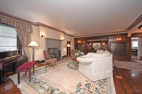 Living - 3934 Leyman Dr, Cincinnati, OH 45229 photo 4 of 5