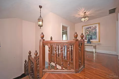 Entry Way - 3934 Leyman Dr, Cincinnati, OH 45229 photo 7 of 8