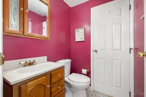 Bath - 5346 Rawhide Ct, Cincinnati, OH 45238 photo 1 of 3