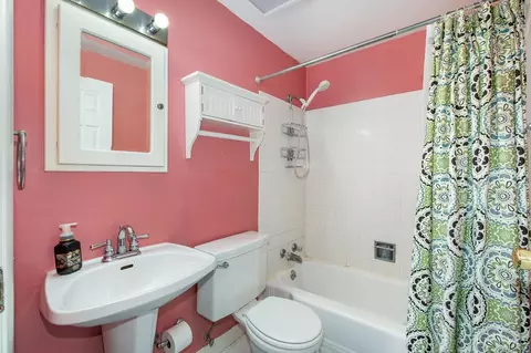 Bath - 5346 Rawhide Ct, Cincinnati, OH 45238 photo 2 of 3
