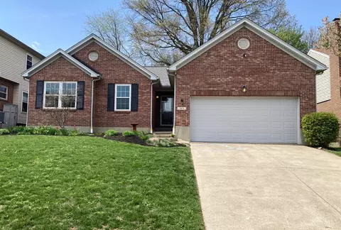 305 Parktrail Ln, Cincinnati, OH 45238