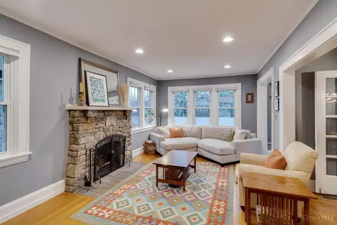 Living - 1156 Inglenook Pl, Cincinnati, OH 45208 photo 2 of 4