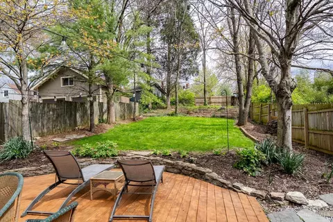 Exterior - 1156 Inglenook Pl, Cincinnati, OH 45208 photo 6 of 10