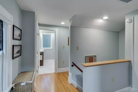 Entry Way - 1156 Inglenook Pl, Cincinnati, OH 45208 photo 4 of 5