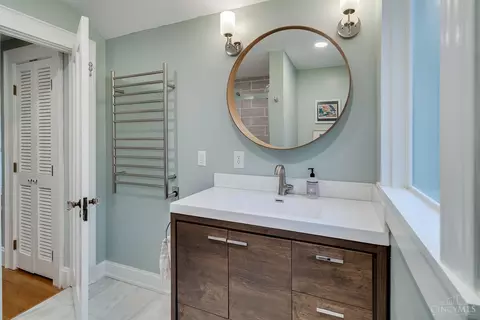 Bath - 1156 Inglenook Pl, Cincinnati, OH 45208 photo 2 of 2