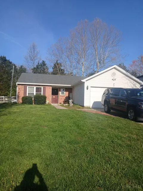 3315 Whispering Woods Dr, Amelia, OH 45102
