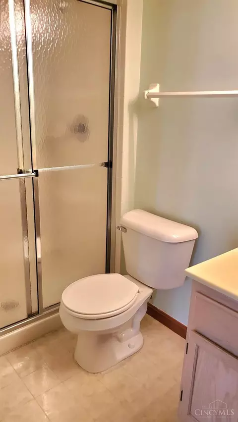 Bath - 4331 Regency Ridge Ct, Cincinnati, OH 45248 photo 4 of 4