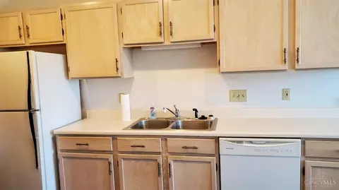 Kitchen - 4331 Regency Ridge Ct, Cincinnati, OH 45248 photo 1 of 5