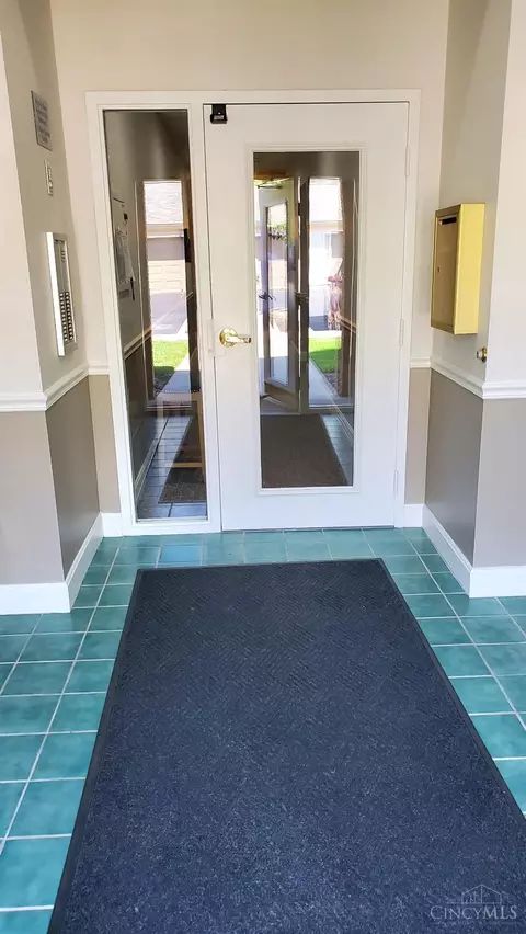 Entry Way - 4331 Regency Ridge Ct, Cincinnati, OH 45248 photo 1 of 6