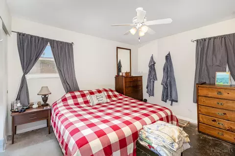 Bedroom - 9277 Comstock Dr, Cincinnati, OH 45231 photo 2 of 4
