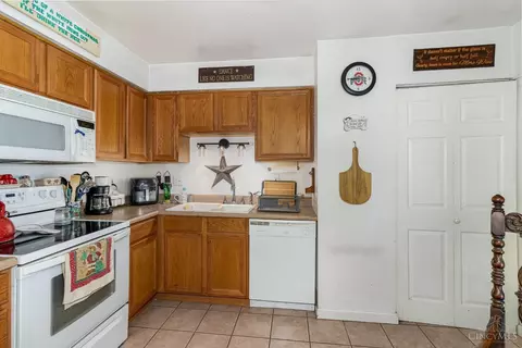 Kitchen - 9277 Comstock Dr, Cincinnati, OH 45231 photo 1 of 2