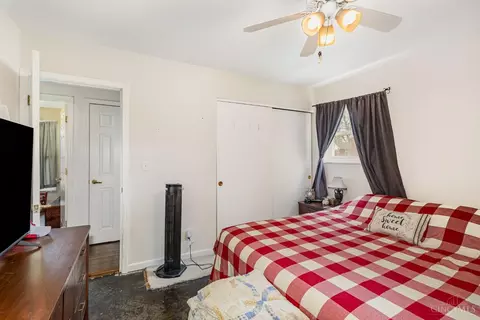 Bedroom - 9277 Comstock Dr, Cincinnati, OH 45231 photo 1 of 4