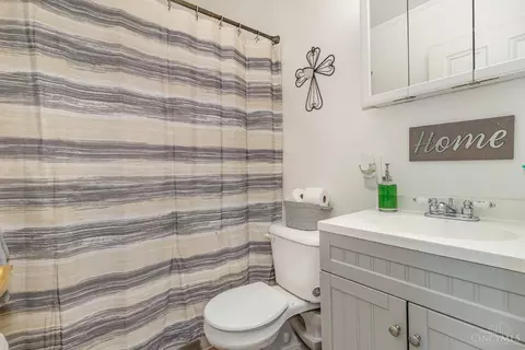 Bath - 9277 Comstock Dr, Cincinnati, OH 45231 photo 1 of 1