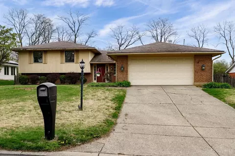 6120 Park Ridge Dr, Centerville, OH 45459