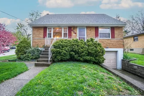 698 Woodyhill Dr, Cincinnati, OH 45238